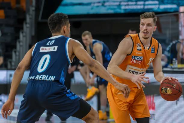 里涌现出大 里涌现出大